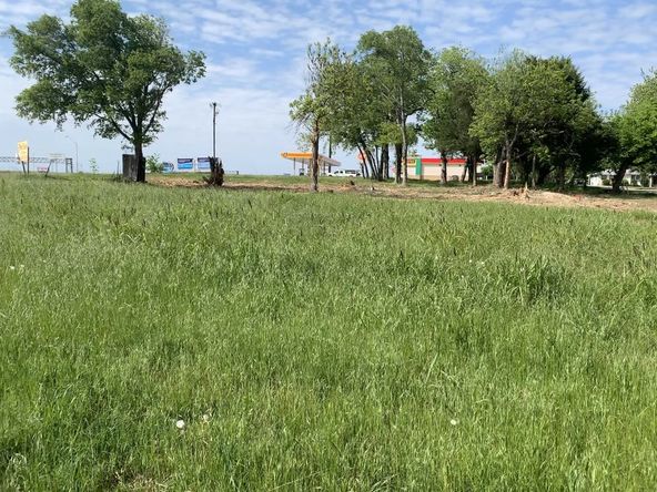 304 S College Ave, West, TX 76691